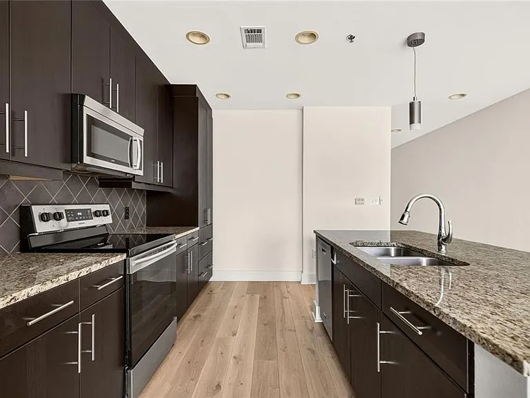 1080 Peachtree St NE #2004 — Photo 9