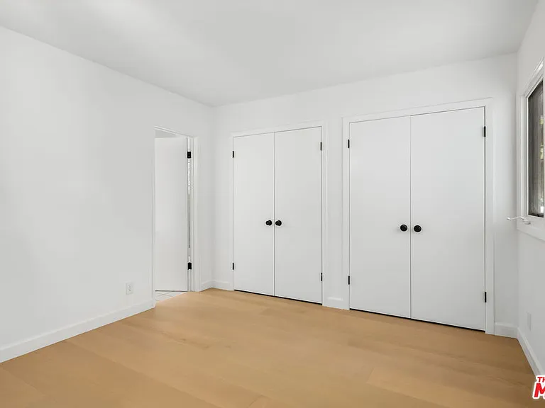 1836 N Doheny Dr — Photo 25