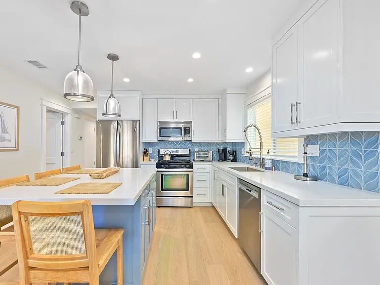 206 Adams St #A — Photo 16