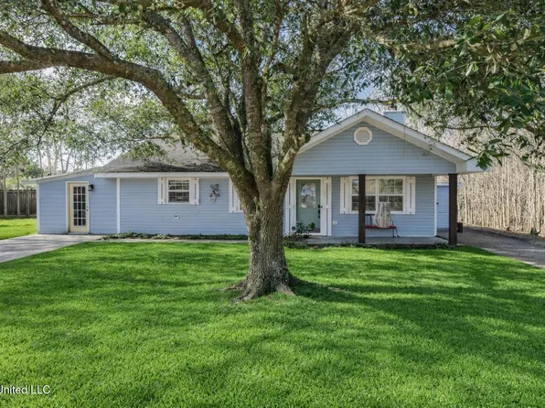 245 Pine Ridge Dr, Waveland, MS 39576