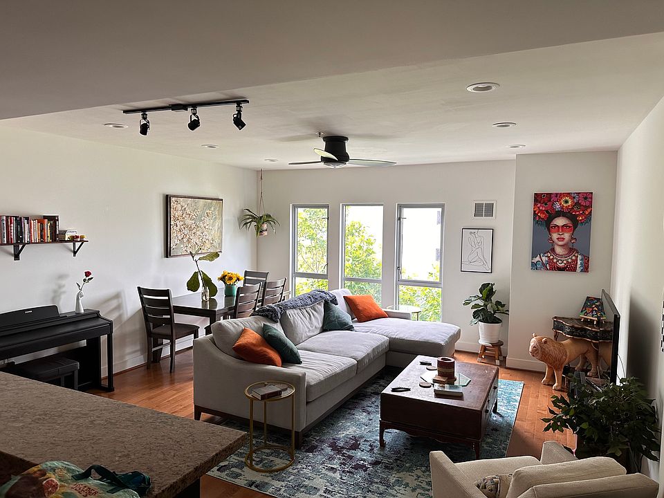 1st image of 438 W Grand Ave APT 519