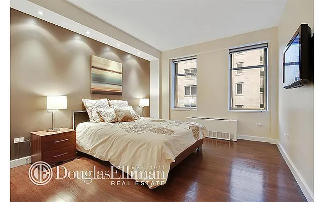 Rented by Douglas Elliman | media 16