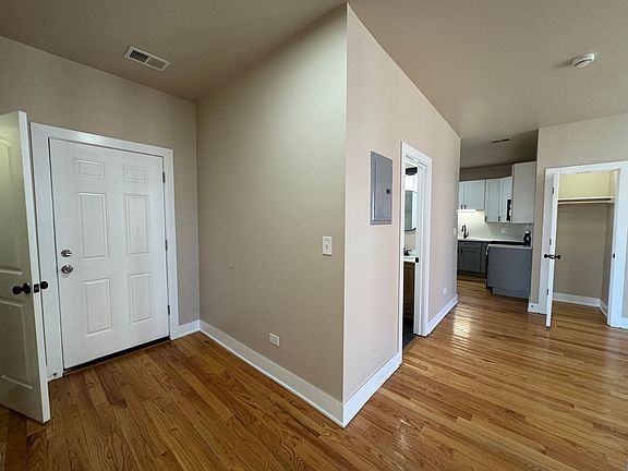 3rd image of 1432 W Marquette Rd Floor 2