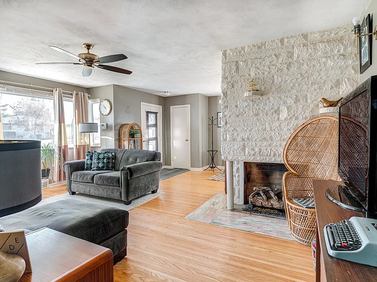 1052 N Layman Ave — Photo 8