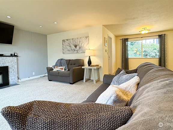 5th image of 7909 West Shore Drive SW