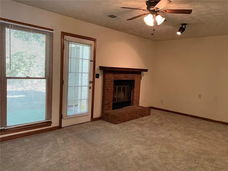 1103 Booth Ct SW — Photo 8