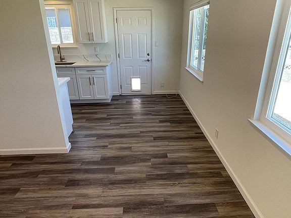 4th image of 4209 Mayflower Ln