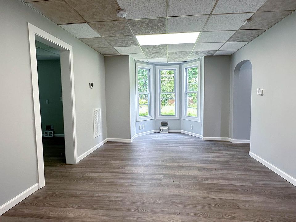 1st image of 547 Park Dr