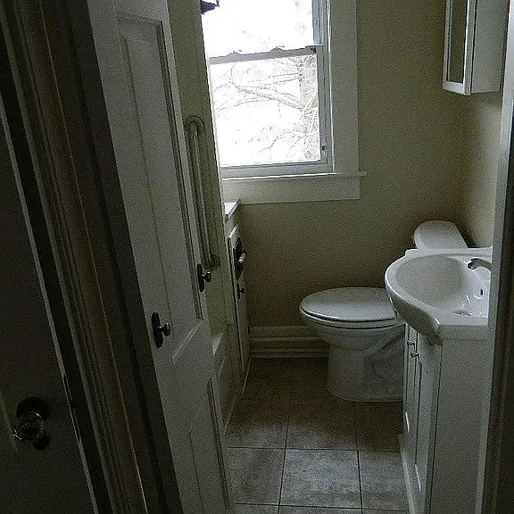 115 E Riverside Dr — Photo 24
