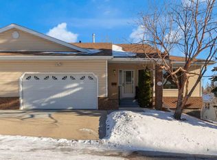 12 Vandoos Vlg NW, Calgary, AB T3A 4W3