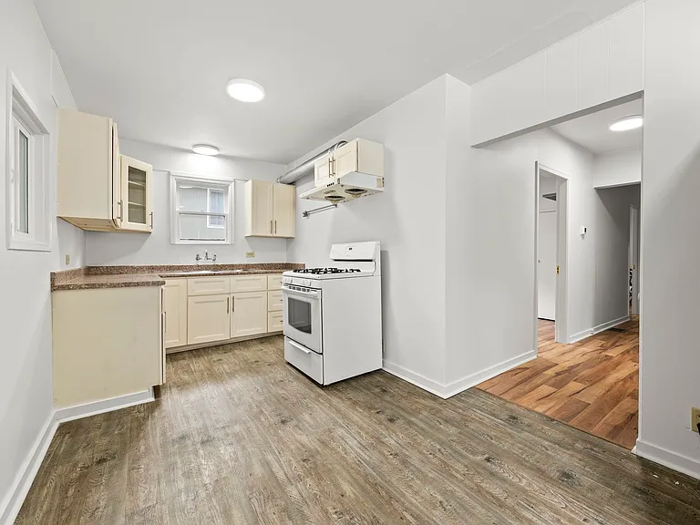 4736 Knight St — Photo 10