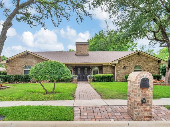 909 Valley Creek Dr, Plano, TX 75075