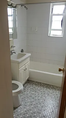 Rented by Contact Realty | media 18