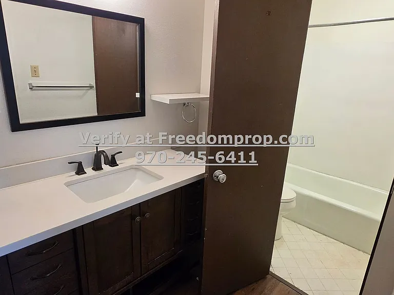 N 21st St 1300 - Chateau — Photo 6