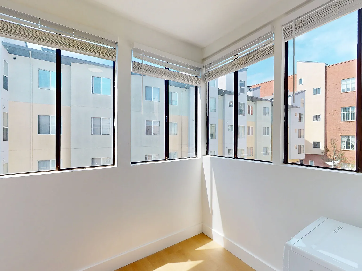 Updated 2BR with In-Unit Laundry | Pet Friendly | Mission District — Photo 4