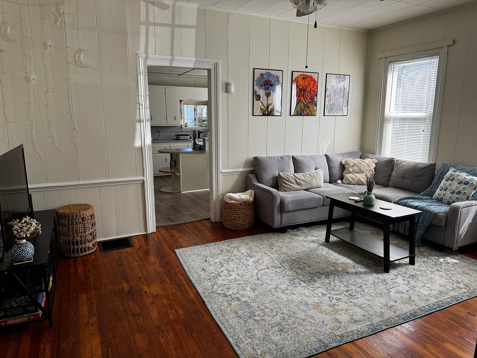 5 bed, 2500 sqft, $3,625 — Photo 4