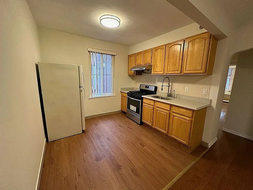 1st image of 51-29 Ireland St #2