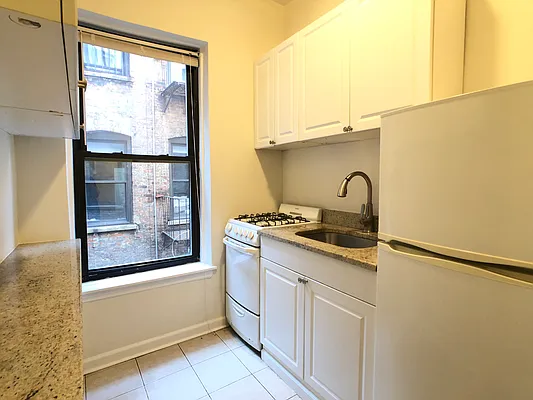 Rented by Bond New York | media 8