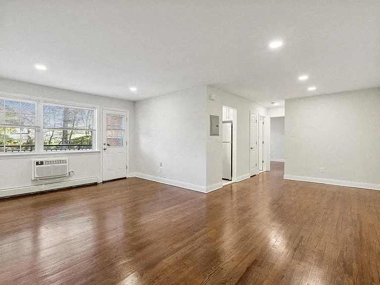 Riverview Terrace Apartments — Photo 3