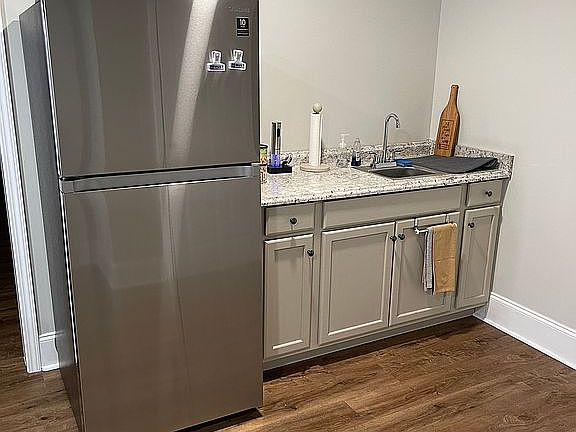 TV rm wet bar and refrig