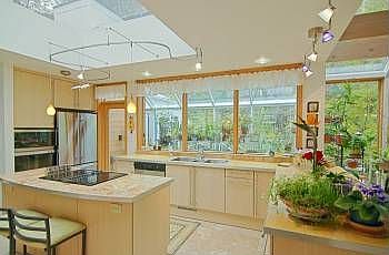 4th image of 2554 Lakeshore Dr