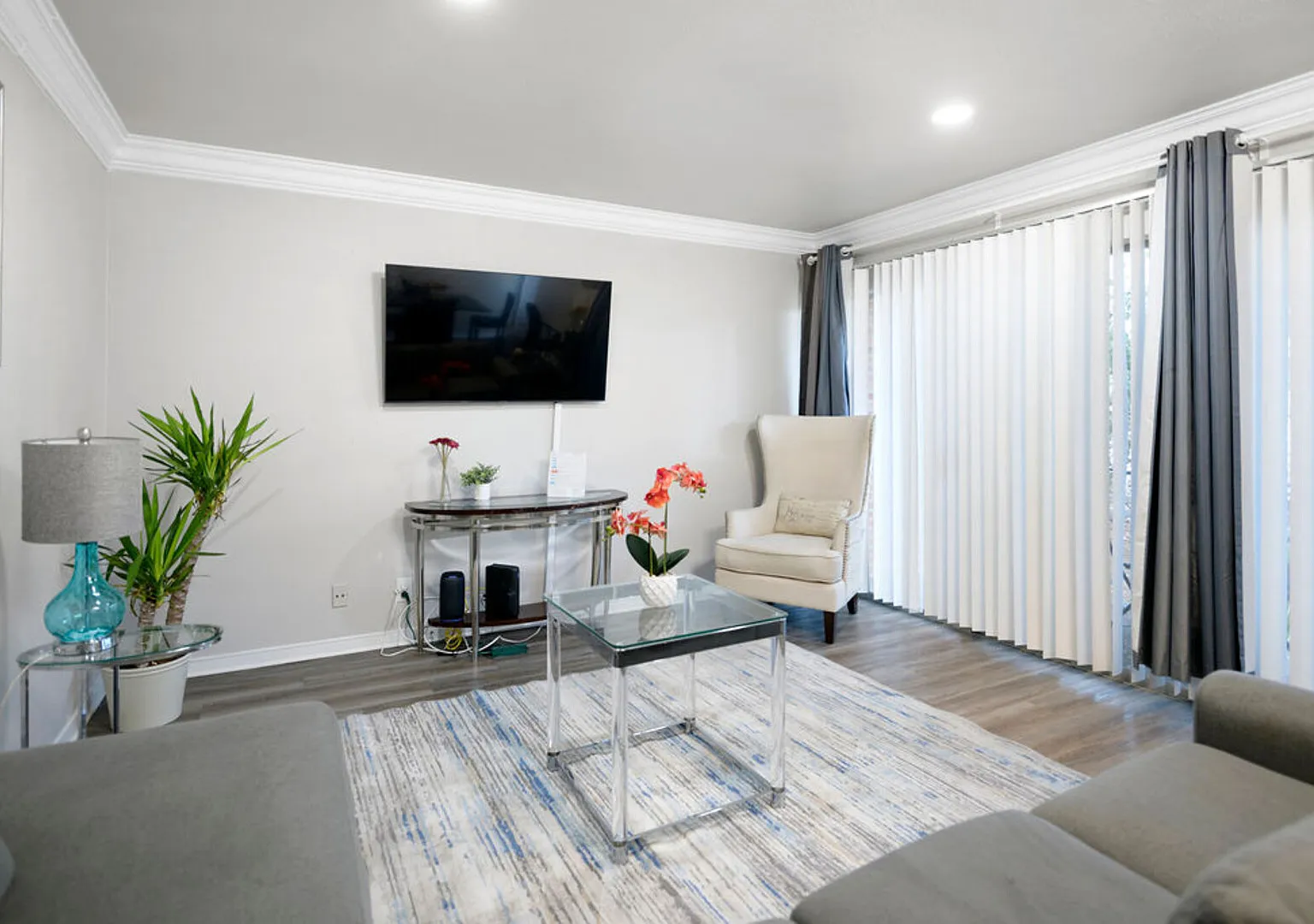 GP32A World Cup Stay- 10min to AT&T- Sleeps 6 - Free Parking — Photo 1