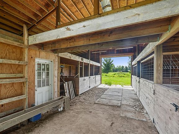4th image of 26618 Mitchell Rd
