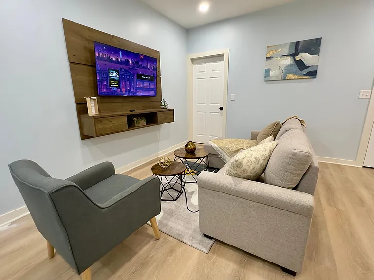 499 Pawling Ave #4 — Photo 4