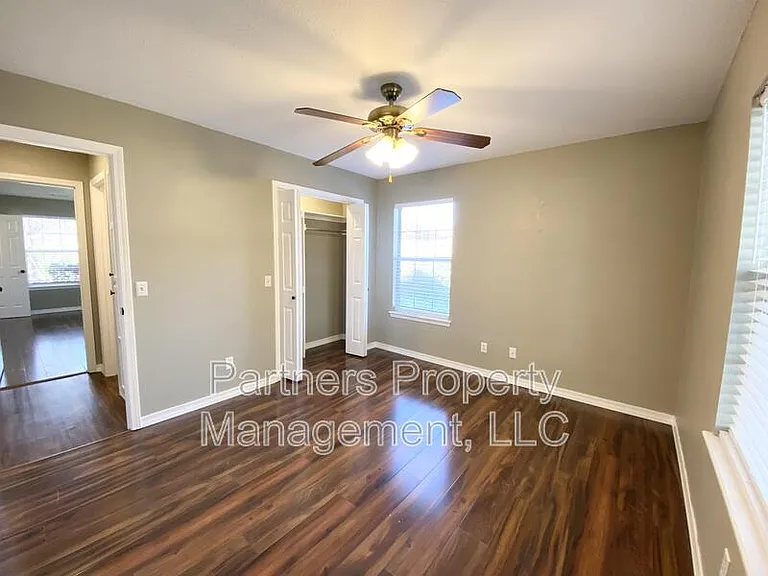 831 N 54th Ave — Photo 10