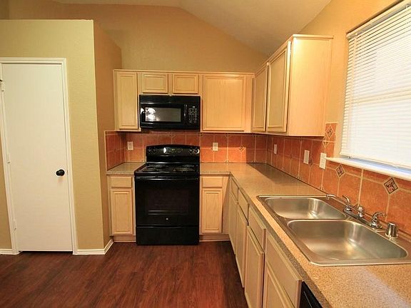 5th image of 528 Quail Hollow Dr