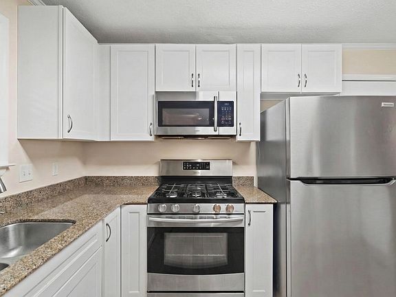 4th image of 2304 Vincent Dr