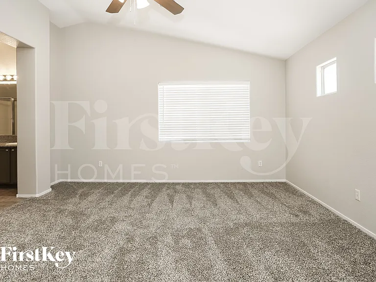 528 Brown Breeches Ave — Photo 7