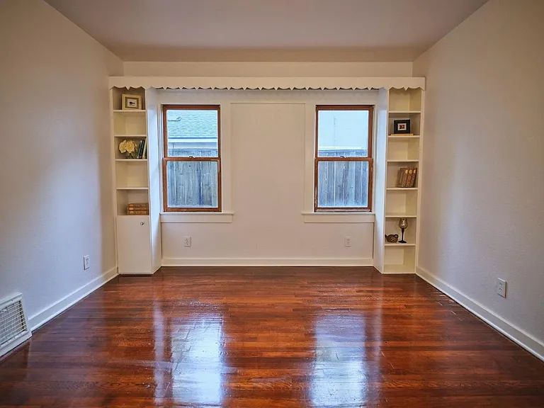 935 E Clinton Ave — Photo 17