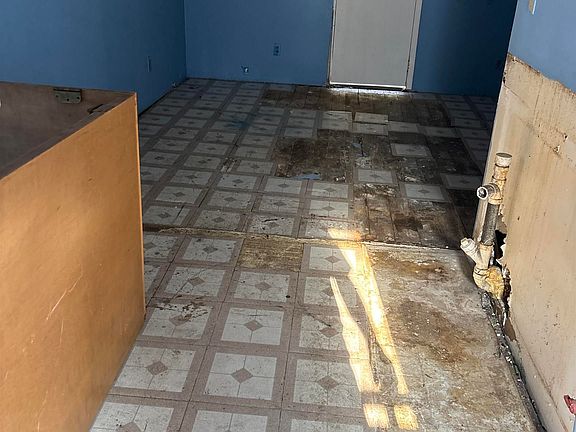 5th image of 703 W Garfield Ave