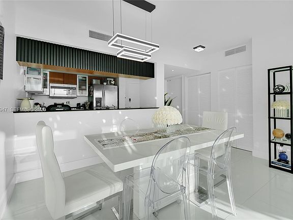 4th image of 1800 N Bayshore Dr APT 3410