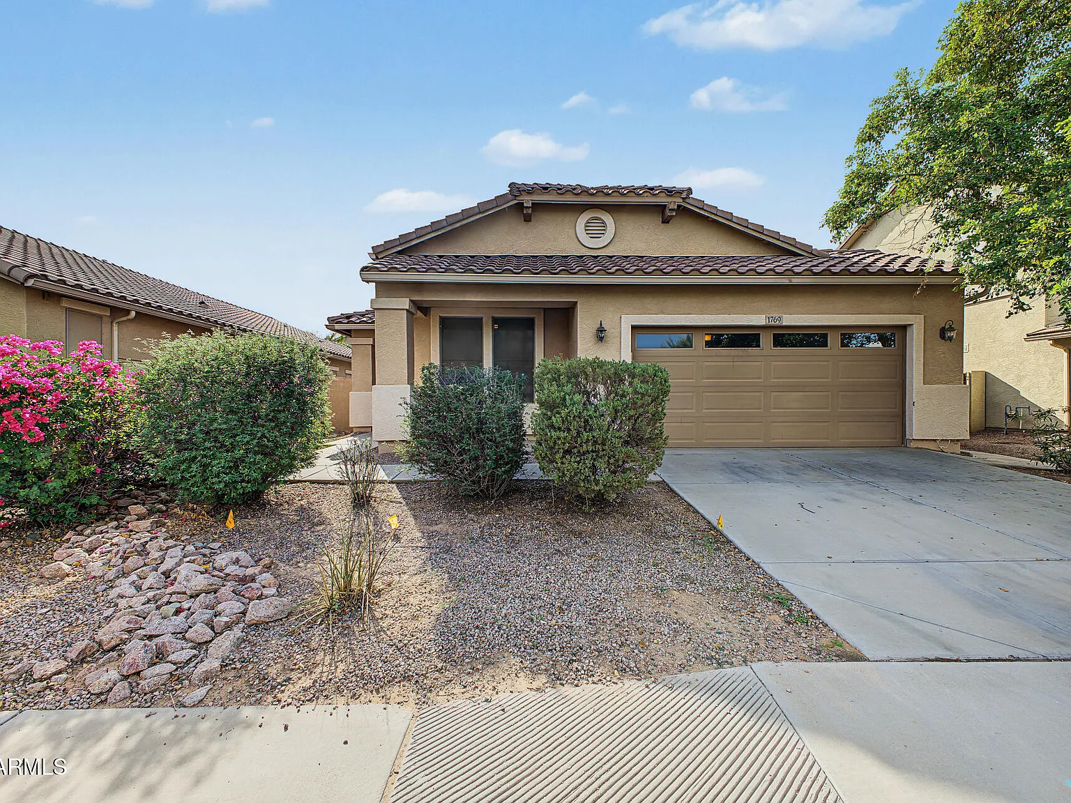 3 bed, 2.0 bath, 2021 sqft, $2,000 — Photo 1