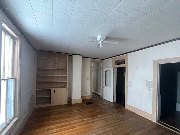 3rd image of 305 W Main St