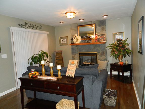 Sitting Room/Fireplace