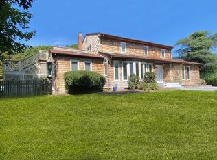 13 Buttercup Ln, Westhampton, NY 11977