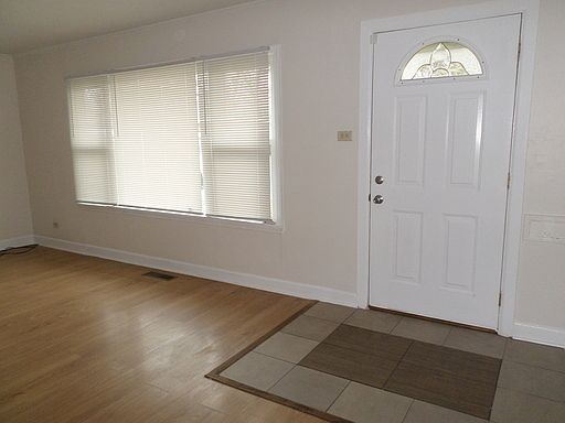5th image of 411 Huron St