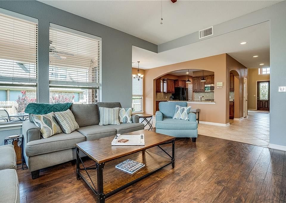 1st image of 303 Drury Ln