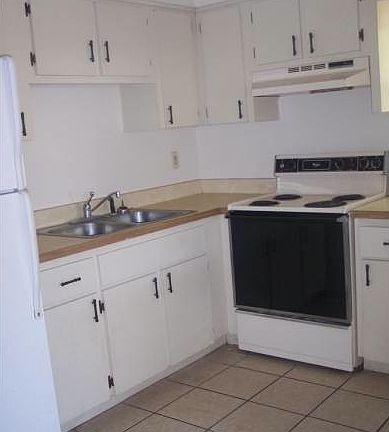 Plenty of Cabinets