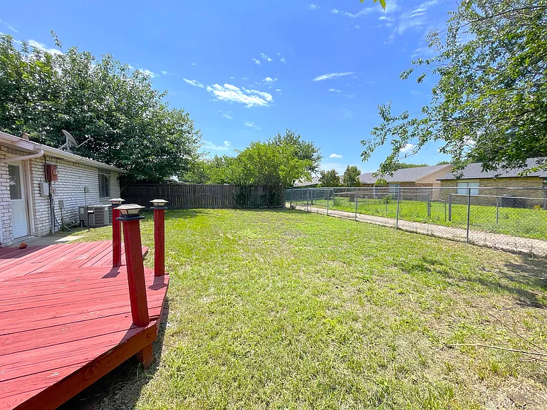 5300 Slay Dr — Photo 18