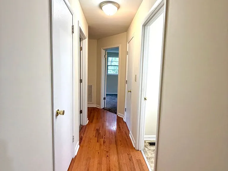 221 Mills Dr — Photo 5