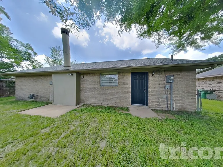 1438 Peach Spring Dr — Photo 14