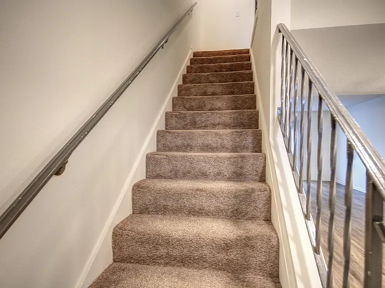 1515 Lincolnshire Dr — Photo 22