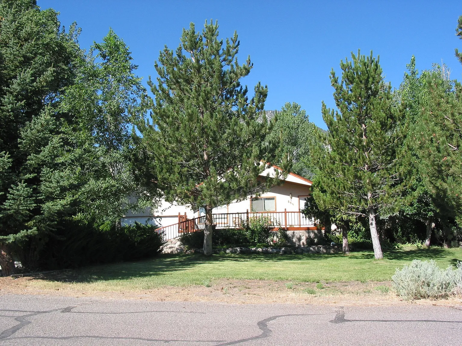 866 Sheridan Ln photo 1