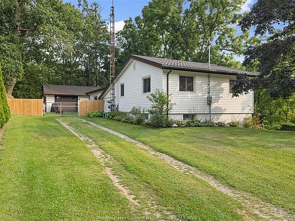 3rd image of 10 Oak St