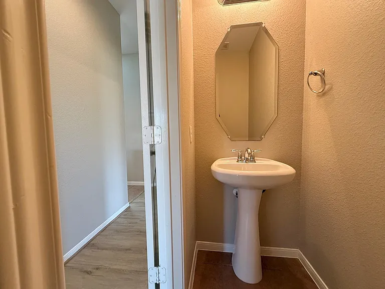 8139 Edenwood Dr — Photo 22