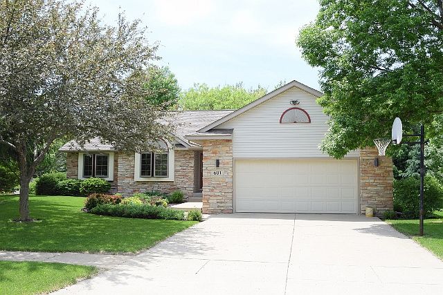 1st image of 601 Westlawn Dr
